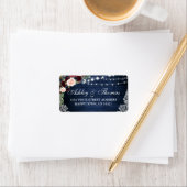 Étiquette Rustic Blue Wood Burgundy Blue Floral Adresse (En situation)