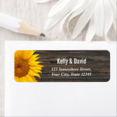 Étiquette Rustic Dark Wood Sunflower Mariage Adresse de reto (En situation)