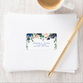 Étiquette Rustic Navy Blue Blush Flowers Bloom Mariage (En situation)