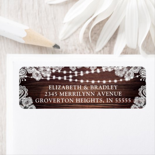 Étiquette Rustic Wood String Lights Lace Adresse Mariage (En situation)