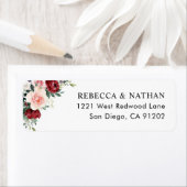 Étiquette Rustique Bourgogne Blush Floral Adresse de retour (En situation)