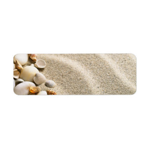Étiquette Sable avec des coquilles et des pierres.