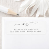 Étiquette Script Chic Monogramme Silver Grey Typographie mod (En situation)