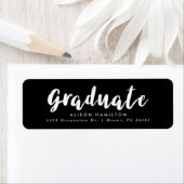 Étiquette Script de brosse moderne noir & blanc Graduation (En situation)