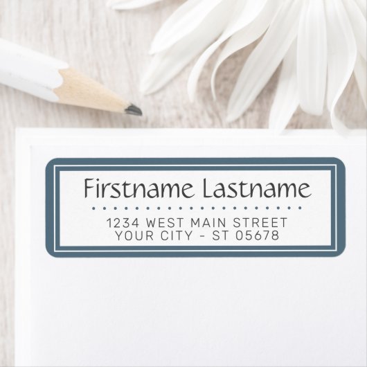 Étiquette Script de typographie simple et blanc chic (En situation)