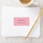 Étiquette Script manuscrit moderne texte élégant rose plaine (En situation)