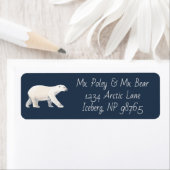 Étiquette Serene Polar Bear sur Midnight Blue (En situation)