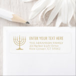 Étiquette Simple 7 bougie Menorah Gold White Adresse de reto<br><div class="desc">Ajoutez la touche finale parfaite aux invitations, cartes et autres correspondances avec ces élégantes étiquettes d'adresses de retour blanc et or. L'or est imprimé en couleur non métallique, pas en papier. Tout le texte peut être facilement customisé avec n'importe quel message d'accueil, nom et adresse. Design dispose d'une simple menorah...</div>