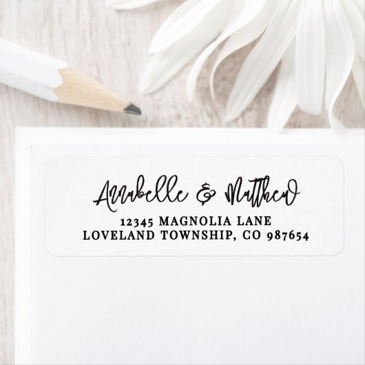 Étiquette Simple Black White Script Return Address (En situation)