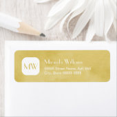 Étiquette Simple et chic Goldenrod Yellow Monogramme et nom (En situation)