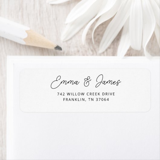 Étiquette Simple Mariage Script Blanc & Noir (En situation)