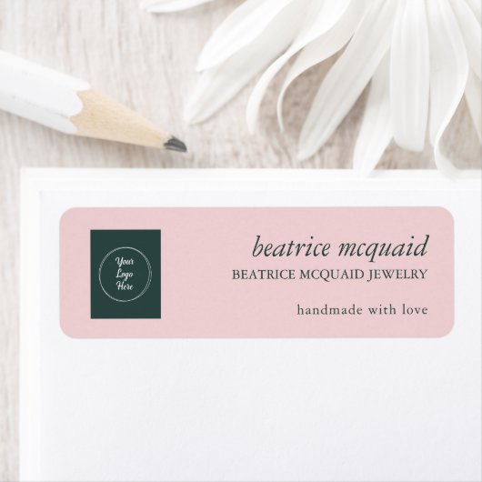 Étiquette Simple moderne rose vierge Votre logo (En situation)
