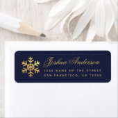 Étiquette Snowflake Elegant Navy Blue Faux Gold Foil Winter  (En situation)