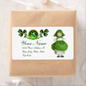 ÉTIQUETTE ST PATRICK'S DAY - IRLANDE, FILLE ET SHAMROCK (En situation)