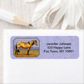 Étiquette Stallion en peau de boule sauvage pourpre (En situation)