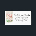 Étiquette Stylish Peace Joy Love Christmas Holiday Wreath<br><div class="desc">Le design comprend le texte "Souhaitez-vous la paix,  l'amour et la joie" avec une branche de vacances verte et rouge. Personnalisez-le avec votre nom et votre adresse.</div>