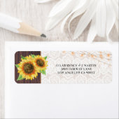 Étiquette Sunflower String Lights Lace Wood Mariage Adresse (En situation)