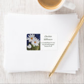 Étiquette Superbes Fleurs de marguerite blanche en Aquarelle (En situation)