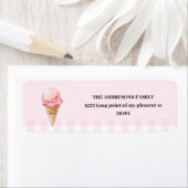Étiquette Sweet Ice Cream Cone Pink Gingham Birthday  (En situation)