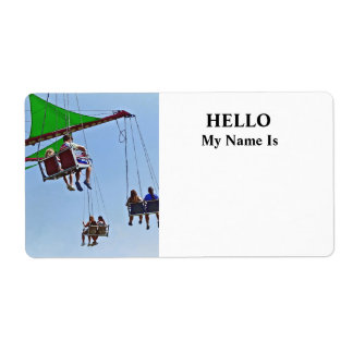 Étiquette Swing Ride à côté de Ferris Wheel