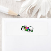 Étiquette Symbole d'infini avec Rose arc-en-ciel (En situation)