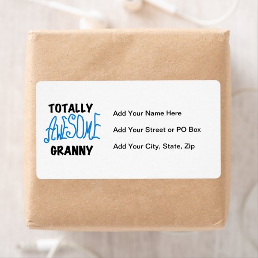 Étiquette T-shirts bleus et cadeaux de mamie totalement (En situation)