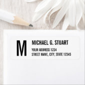 Étiquette Texte gras monogramme professionnel noir et blanc (En situation)