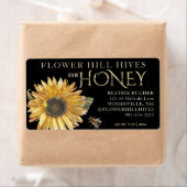 Étiquette Tournesol de miel noir avec l'or d'abeille sur noi (En situation)