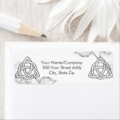 Étiquette Triquetra Silver Bevel (En situation)