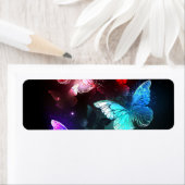 Étiquette Trois papillons brillants sur l'arrière - plan de  (En situation)