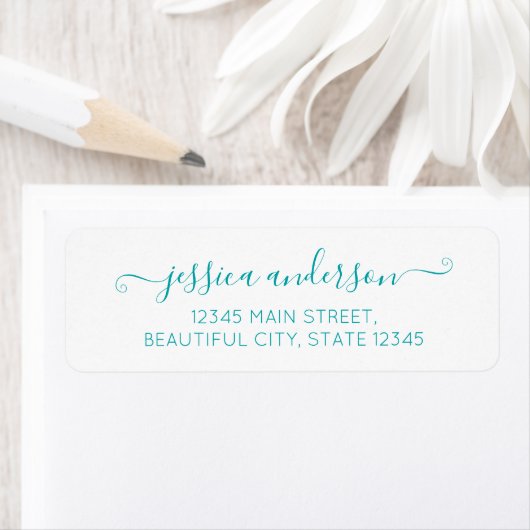 Étiquette Turquoise Bleu clair Élégant Design moderne Script (En situation)