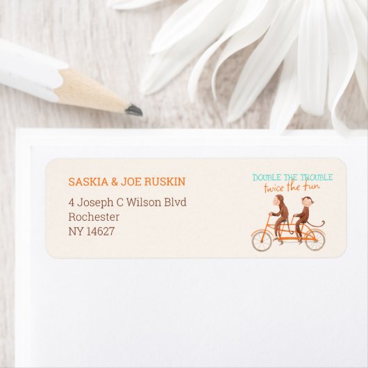 Étiquette Twins Baby shower mignon singe double problème (En situation)