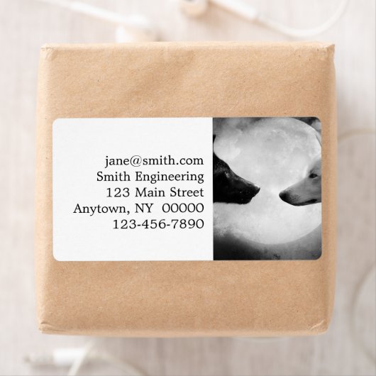 Étiquette Two wolves facing each other (En situation)