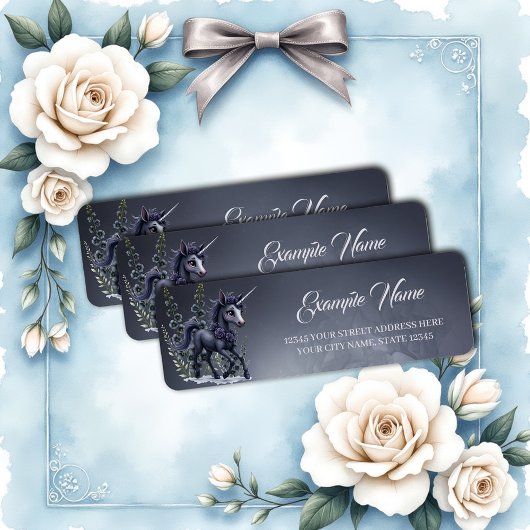 Étiquette Unicorne stylisée dans la splendeur florale.