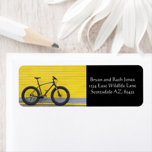 Étiquette Vélo gras sur mur jaune (En situation)