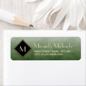 Étiquette Vert Brossé Élégant Avec Monogramme Or Simple (En situation)