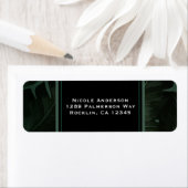 Étiquette Vert & Noir Chic Feuilles Tropicales Mariage (En situation)