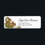 Étiquette Vintage Bunnies Holly Christmas Adresse de retour<br><div class="desc">Belles étiquettes d'adresse de retour de style vintage avec deux lapins lapins vintages en sainte rouge et vert fleuri Avec des cônes de pin et un arrière - plan blanc enneigé avec calligraphie noire lisible et élégante. Parfait pour toutes les occasions.</div>