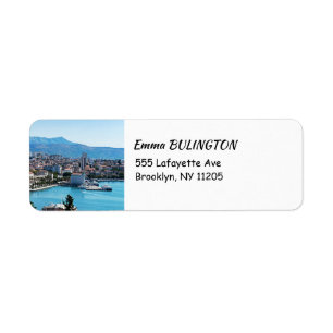 Étiquette Vue aérienne de la ville divisée en front de mer,
