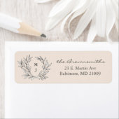 Étiquette Warm Beige Rustic Wreath Adresse monogramme (En situation)