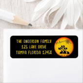 Étiquette Whimsical Black Cats, Lune et Spider Web (En situation)