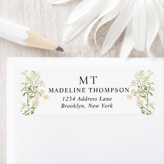 Étiquette White Floral Wildflower Classic Monogram Address (En situation)