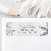 Étiquette White & Silver Winter Snowflakes Élégante fête (En situation)