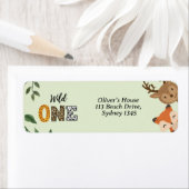 Étiquette Wild One calligraphie verte adresse de retour (En situation)