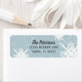 Étiquette Wintry Snowflakes Holiday Return Address (En situation)