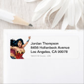 Étiquette Wonder Woman Portant Cape (En situation)