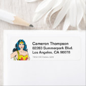 Étiquette Wonder Woman | Pose Vintage avec Lasso (En situation)