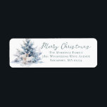 Étiquette Woodland Pine Deer Christmas Return Adresse<br><div class="desc">Un chevreuil est niché dans une pinède d'hiver. Joyeux Noël est écrit dans un script simple au-dessus de l'adresse de retour. Tout le texte peut être modifié.</div>