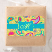 Étiquette Yellow Turquoise Modern Pasley Pattern Monogram (En situation)