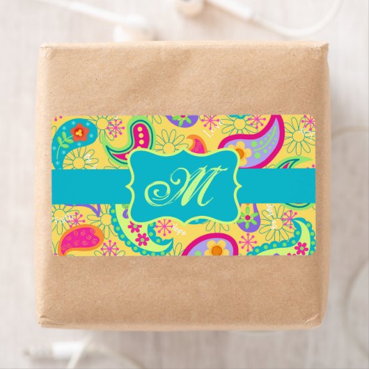 Étiquette Yellow Turquoise Modern Pasley Pattern Monogram (En situation)